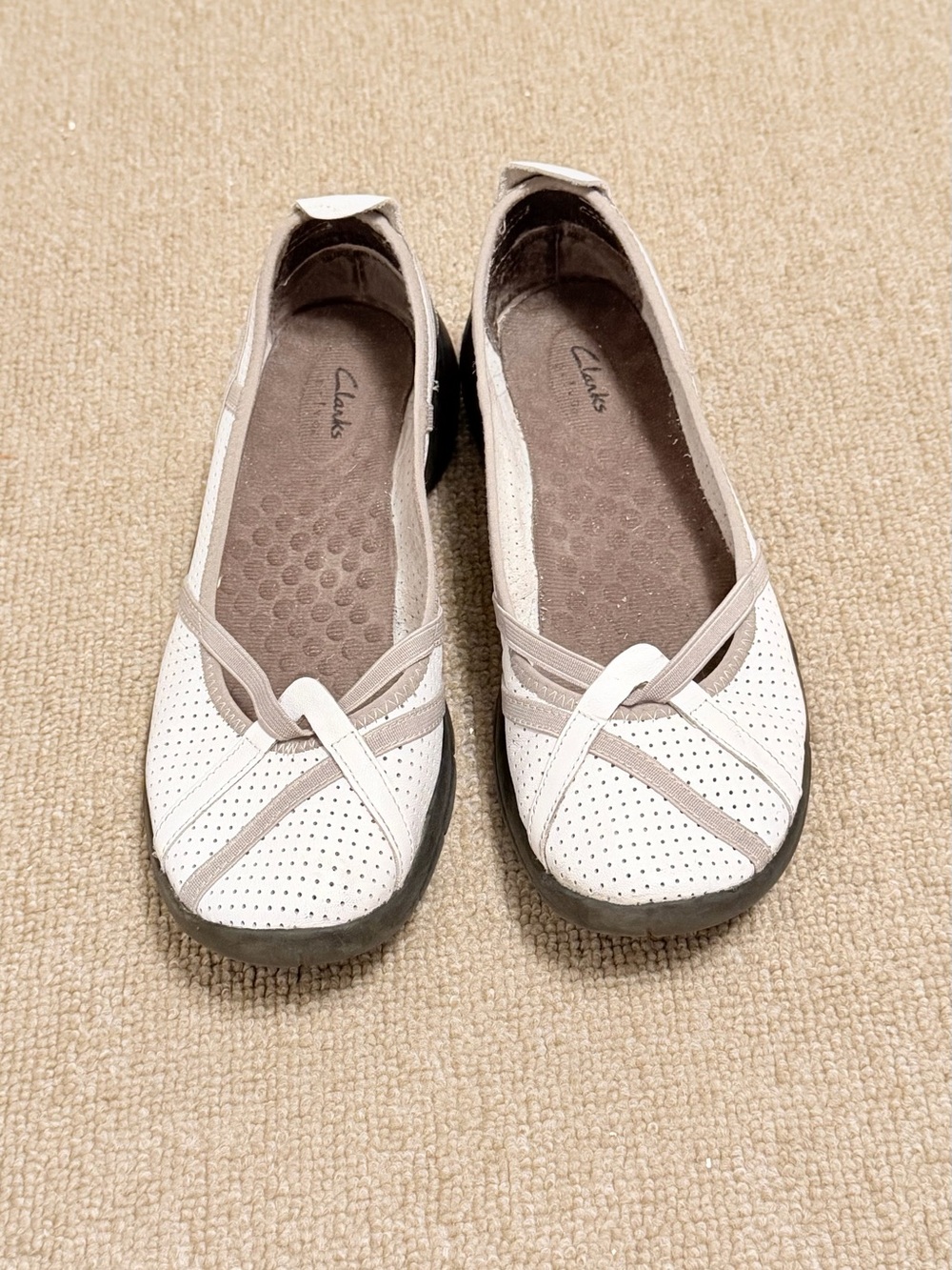 Clarks Privo Women 7.5M White Leather Perforated Comfort Ballet Flats